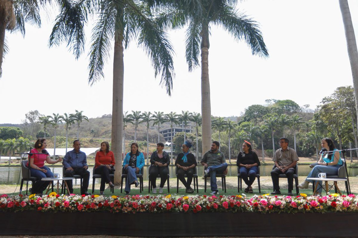 #Ahora | Ministra Gabriela Jiménez Ramírez en 𝐂𝐨𝐧 𝐂𝐢𝐞𝐧𝐜𝐢𝐚 +𝐕𝐢𝐝𝐚, 𝐄𝐥 𝐏𝐨𝐝𝐜𝐚𝐬𝐭: Si Dios permite y la naturaleza, tendremos un laboratorio certificado por la Unesco. Que la experiencia de los campesinos es posible.

▶️ youtu.be/Kfo2unR3A2c

#QueLoSepaElMundo