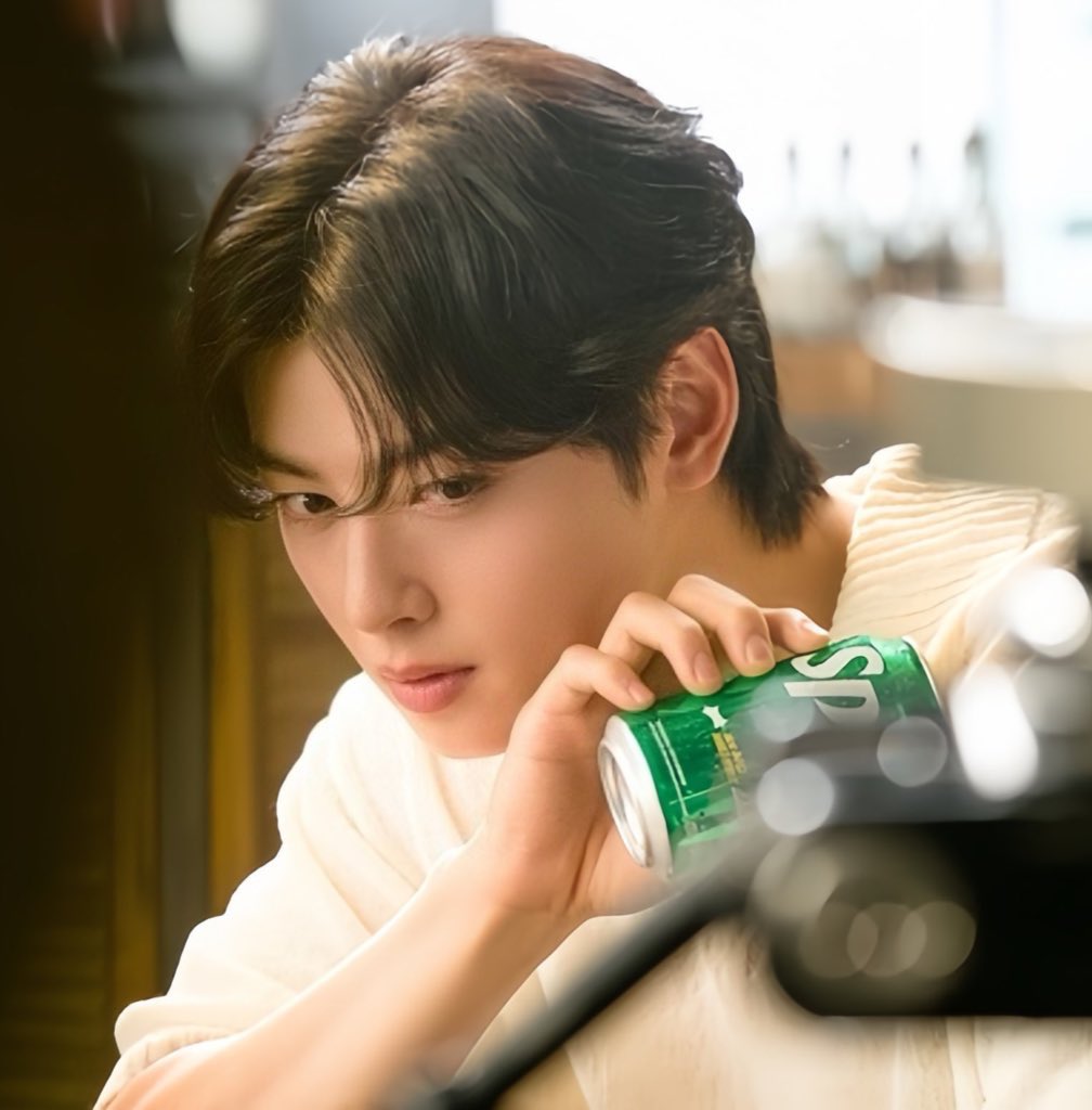 ChaeunwooTH's tweet photo. [📰] #Sprite แบรนด์ของ Coca-Cola ได้เปิดเผยภาพถ่ายเบื้องหลังที่เต็มไปด้วยเสน่ห์อันเร่าร้อนและเท่ห์ของ #ชาอึนอู ที่ไม่สามารถเห็นได้จากเว็บไซต์อื่น 

เจ้าหน้าที่จาก Coca-Cola กล่าวว่า "นี่เป็นเว็บไซต์ที่เราสามารถยืนยันการทำงานร่วมกันอย่างเต็มที่กับชาอึนอู ซึ่งมีเสน่ห์ที่สะอาดตาและเท่ห์"✨

🔗 https://t.co/Gd4O3LYLMk

#CHAEUNWOO #차은우 #ASTRO 
#チャウヌ #车银优 #최고의모델
@CHAEUNWOO_offcl @offclASTRO