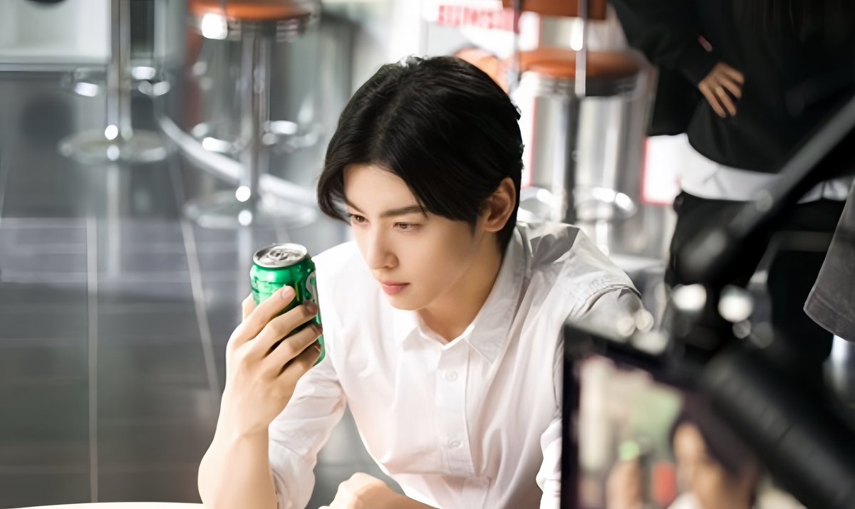 ChaeunwooTH's tweet photo. [📰] #Sprite แบรนด์ของ Coca-Cola ได้เปิดเผยภาพถ่ายเบื้องหลังที่เต็มไปด้วยเสน่ห์อันเร่าร้อนและเท่ห์ของ #ชาอึนอู ที่ไม่สามารถเห็นได้จากเว็บไซต์อื่น 

เจ้าหน้าที่จาก Coca-Cola กล่าวว่า "นี่เป็นเว็บไซต์ที่เราสามารถยืนยันการทำงานร่วมกันอย่างเต็มที่กับชาอึนอู ซึ่งมีเสน่ห์ที่สะอาดตาและเท่ห์"✨

🔗 https://t.co/Gd4O3LYLMk

#CHAEUNWOO #차은우 #ASTRO 
#チャウヌ #车银优 #최고의모델
@CHAEUNWOO_offcl @offclASTRO