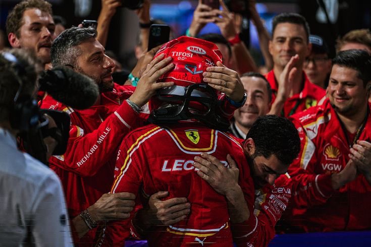 loverboylando's tweet photo. the sun of                             mclaren’s
maranello☀️                       golden boy⭐️ https://t.co/K4BydSxGWP