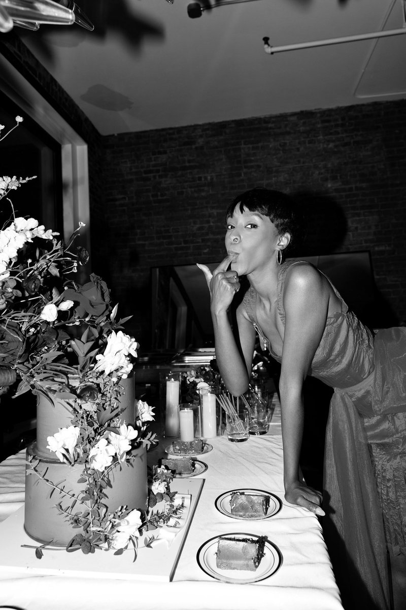 Ebony Obsidian tweet media