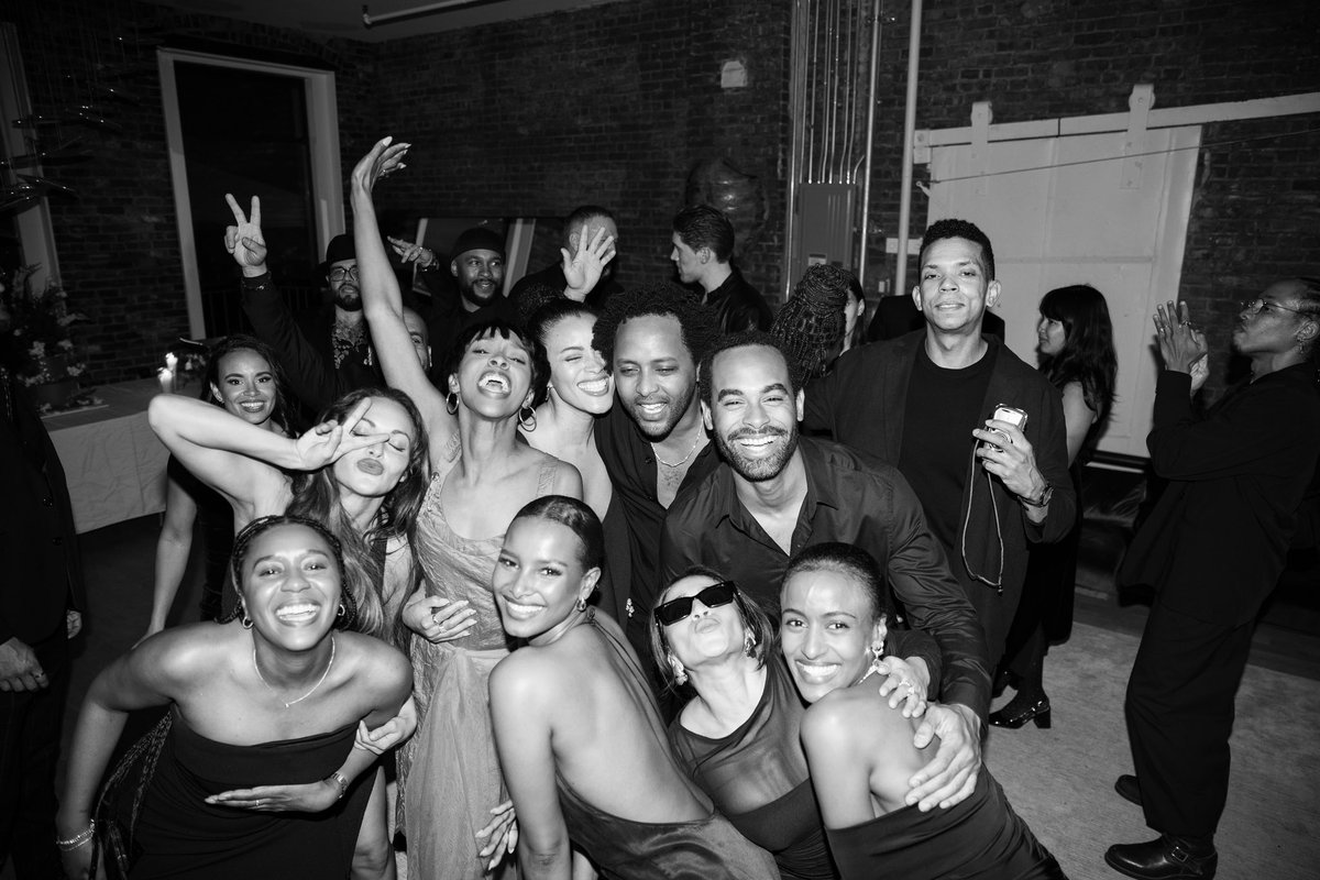 Ebony Obsidian tweet media