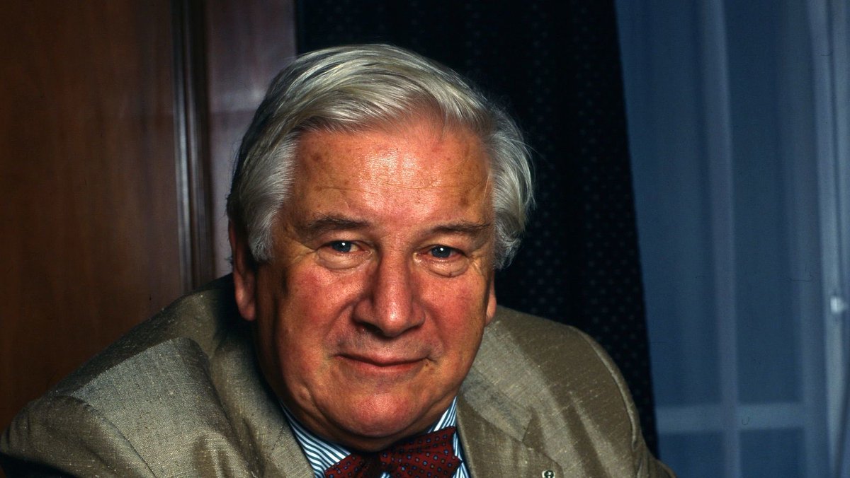 Avant d’incarner, non sans finesse, avec sa ronde bonhomie et son air faussement naïf, Hercule #Poirot, il fut Néron, George IV, Lentulus Batiatus ou encore le Prince Otto de Bavière. Sir Peter #Ustinov, polyglotte à la flegmatique élégance, naissait ce jour en 1921