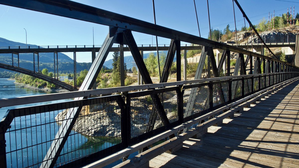 Brilliant Suspension Bridge/Castlegar BC 3A highway bridge. #ColumbiaRiver #travelphotography #Canada #photography #photographylovers #roadtrip #Olympuscameras
📼 my photo