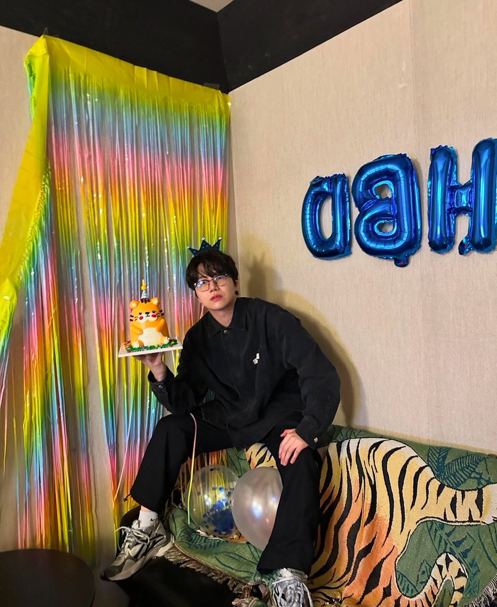 진호라버니 사진 옆집 쿼카가 찍어줬을까?
아무래도 저 시간에 회사에 있을 사람은 
옆집 쿼카말고 없자나