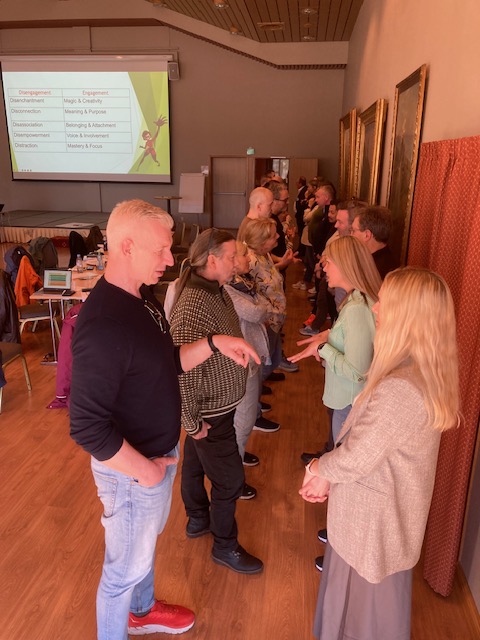 How do your own successes with student engagement reflect any of the 5 paths in my book with @dennisshirley ? Deep engagement with 🇳🇴 leaders at #PILU today. @SolutionTree @Lem_Exeter @iburkeland @DanetteParsley @YngveLindvig