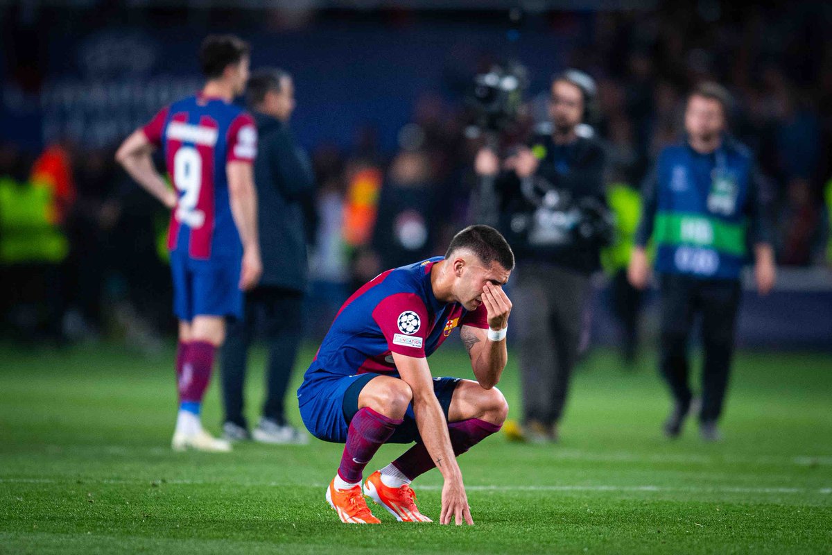 FCBarcelona's tweet photo. Chin up. 💙❤️‍🩹 https://t.co/vPy4EcMebX