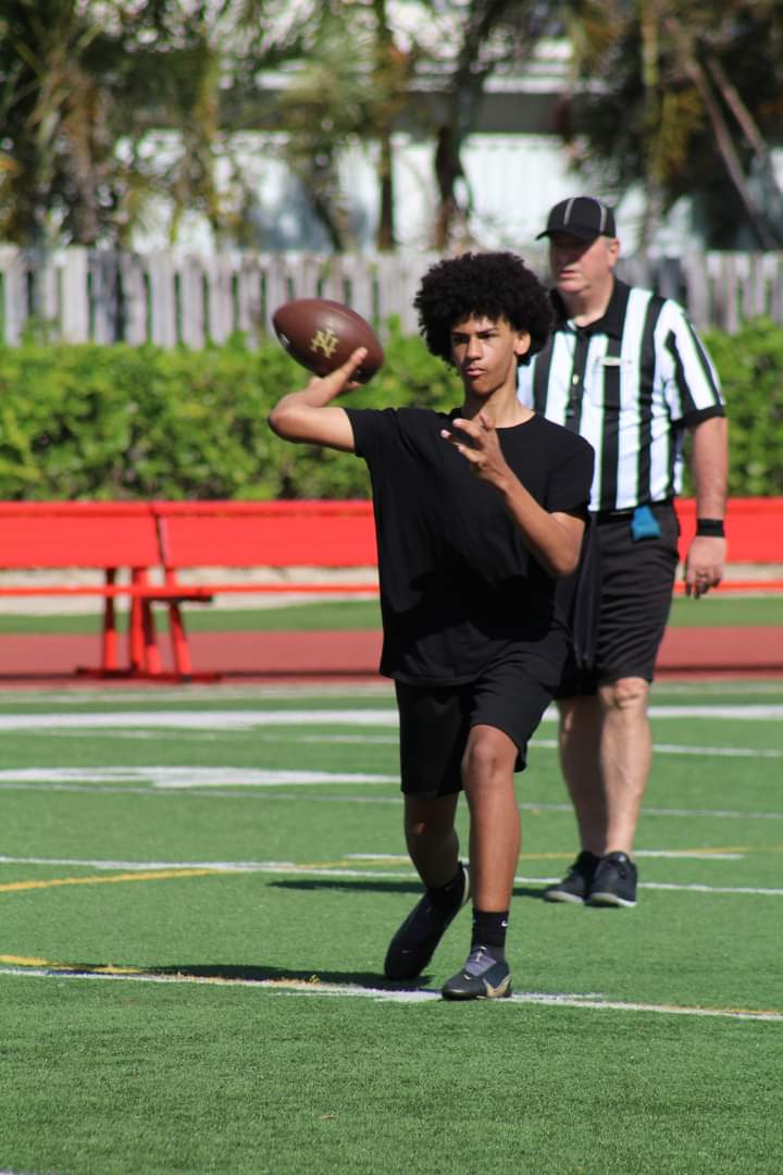 JackSwain100's tweet photo. The apple don't fall far from the tree.  28' QB Landon Hairston, younger brother to Monarch former QB Aj Hairston will carve his own footprints in South Florida from Nova HS. @JerryRecruiting @PrepRedzoneFL @larryblustein @FireKing954 https://t.co/Md2DI0z5i5