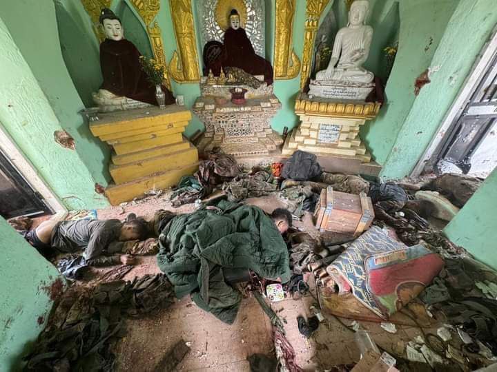 MannShein1's tweet image. In the battle of Thayetkone village at #Naungchio Township, 21fascist terror Junta soldiers were killed and weapons seized a lot. They prepared to defend on the religious land and the school strongly.#NSS
#WarCrimesOfJunta
#2024Apr17Coup 
#WhatsHappeninglnMyanmar