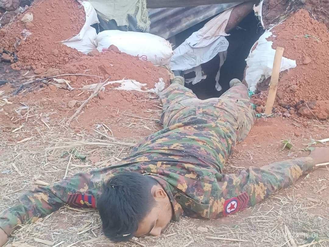 MannShein1's tweet image. In the battle of Thayetkone village at #Naungchio Township, 21fascist terror Junta soldiers were killed and weapons seized a lot. They prepared to defend on the religious land and the school strongly.#NSS
#WarCrimesOfJunta
#2024Apr17Coup 
#WhatsHappeninglnMyanmar