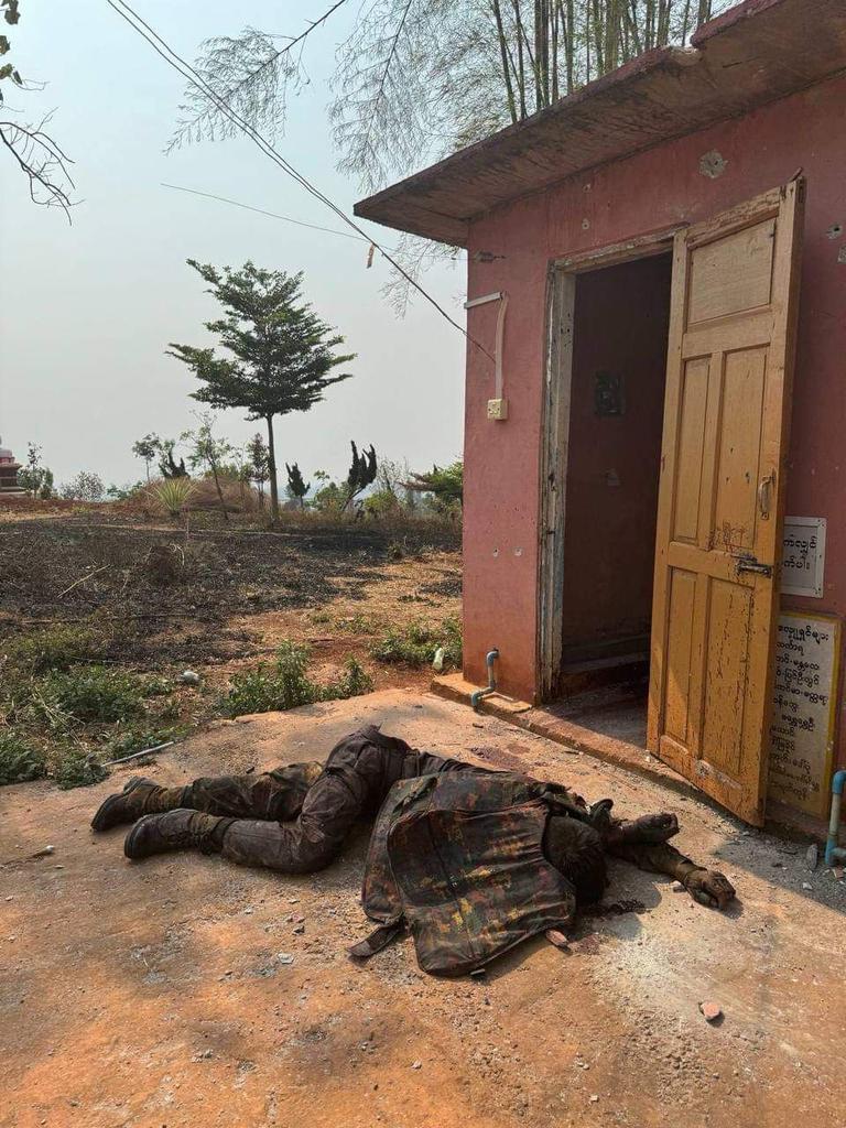 MannShein1's tweet image. In the battle of Thayetkone village at #Naungchio Township, 21fascist terror Junta soldiers were killed and weapons seized a lot. They prepared to defend on the religious land and the school strongly.#NSS
#WarCrimesOfJunta
#2024Apr17Coup 
#WhatsHappeninglnMyanmar