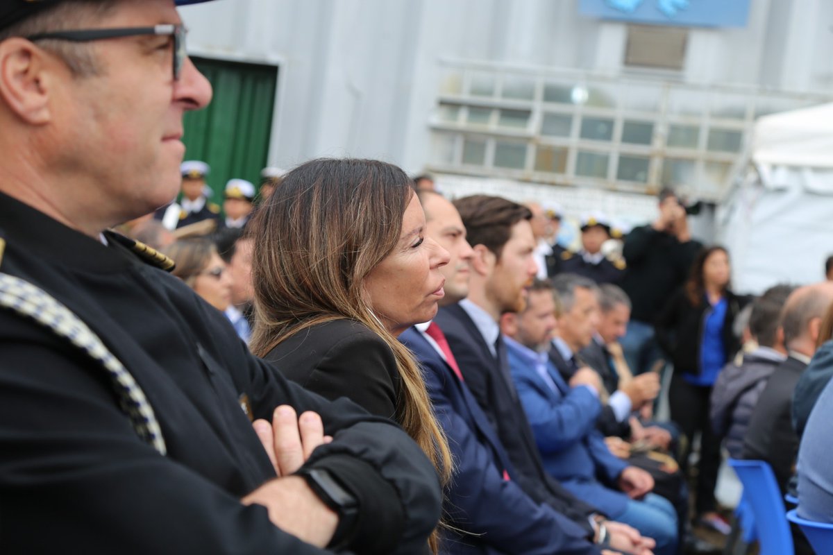 TrabajoPBA's tweet photo. #Ensenada 📍 La subsecretaria de Empleo, @cecisoiza, asistió en representación de @TrabajoPBA al acto de entrega de dos embarcaciones para la instrucción de cadetes de la Armada Argentina y una compuerta para el Dique de Carena 2 de Arsenal Naval de Puerto Belgrano. https://t.co/9KlenYzu4v