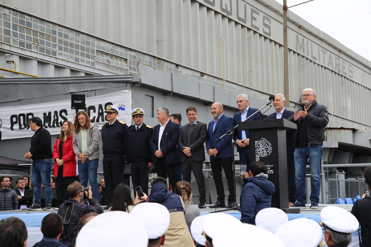 TrabajoPBA's tweet photo. #Ensenada 📍 La subsecretaria de Empleo, @cecisoiza, asistió en representación de @TrabajoPBA al acto de entrega de dos embarcaciones para la instrucción de cadetes de la Armada Argentina y una compuerta para el Dique de Carena 2 de Arsenal Naval de Puerto Belgrano. https://t.co/9KlenYzu4v