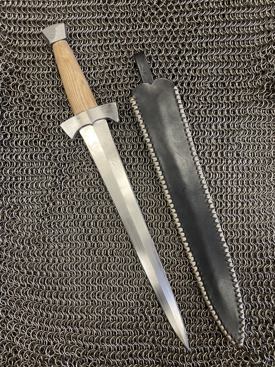 WeSellSwords's tweet photo. Custom Hand Forged #Medieval #QuillionDagger !!!
This #Dagger and it’s #Leather #Sheath (and even the #Chainmail Shirt it’s sitting on) where all locally crafted right here by local artists in our #yyc #Calgary Shop ! #madeinyyc #madeincalgary https://t.co/8mKxKHtY84