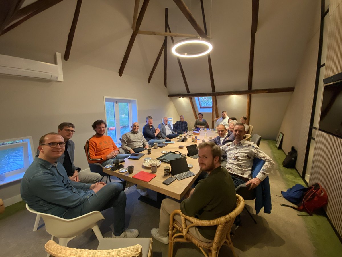 Vanavond weer eens met fractie van Noordenveld om tafel gezeten om belangrijke onderwerpen met elkaar te delen en van elkaar te leren. Goed om als buurgemeenten elkaar met regelmaat te ontmoeten. En het was ook gezellig.