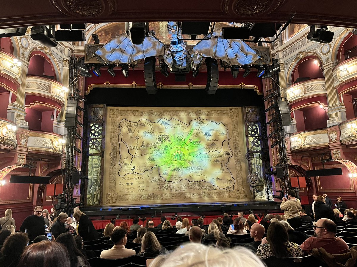 Took an amazing trip to the Emerald City tonight <a href="/WickedUK/">Wicked UK</a> Tour <a href="/BradfordTheatre/">Bradford Theatres</a>