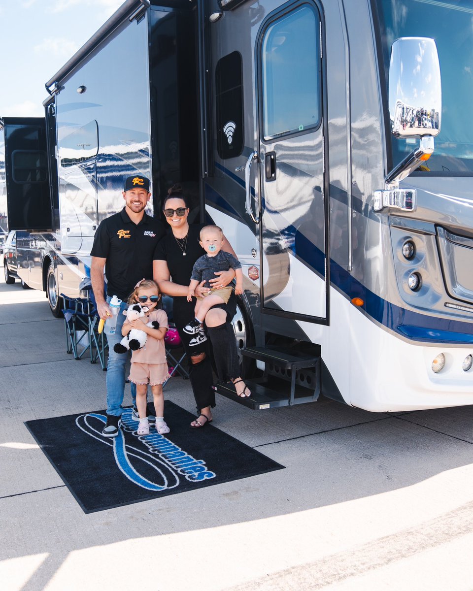 The kiddos enjoyed our “home away from home for the weekend”at Texas as much as I did! Thank you to my friends @RVshare for the 🚍🚎 hookup! ➡️: rvshare.com/?utm_source=af…