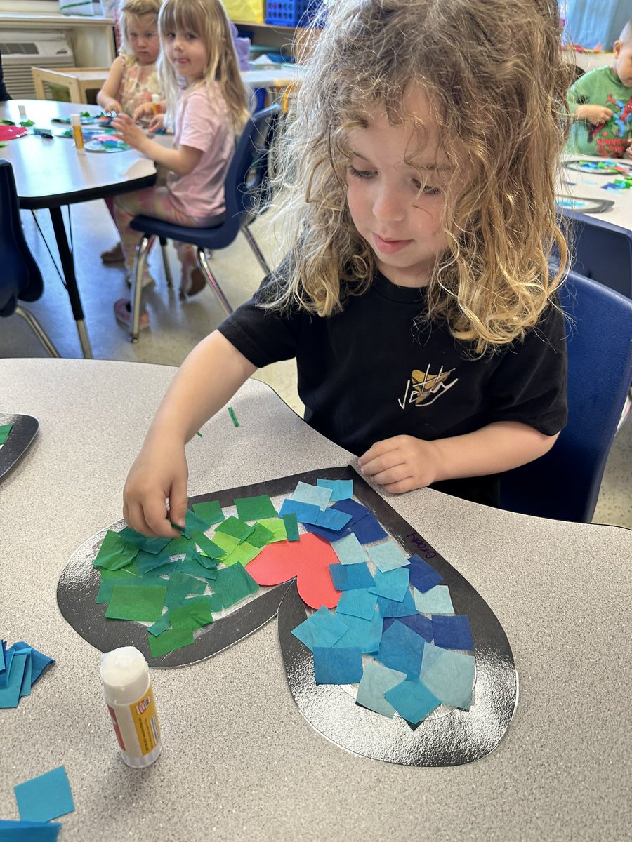 jarmstrong1720's tweet photo. π¨β€οΈπ #preschool #koalaclass #earthday #lovetheearth @Director_Oxy @StaffordTwpEd https://t.co/0OXjDpSZ77