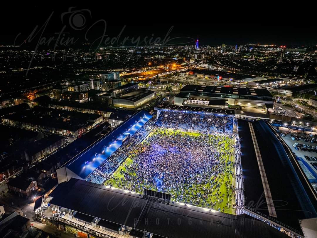 BluesNews_'s tweet photo. Goodnight #Pompey fans 💙🏆 https://t.co/eEr6j6GFuY