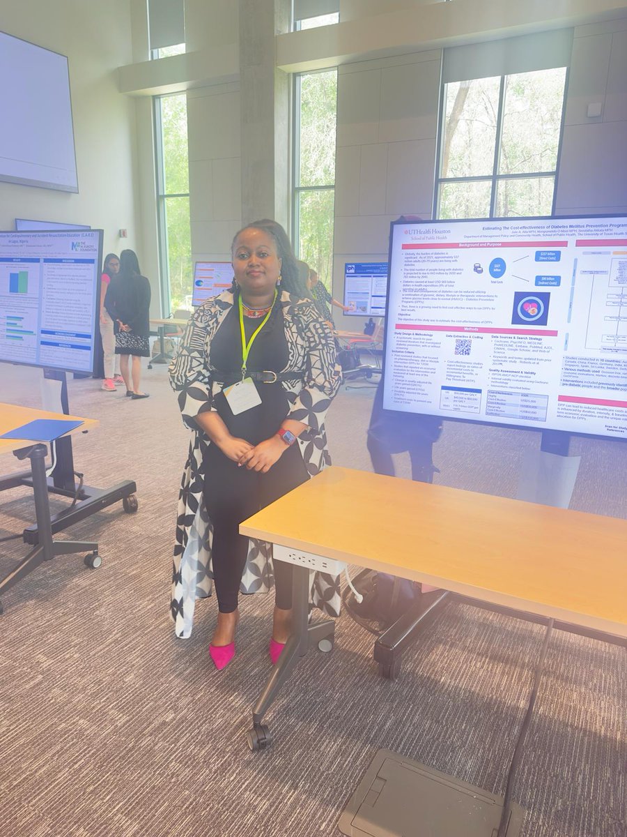 Exciting to see #Siyakhula Scholar and @UTHealthSPH PhD student Mpumie Mzizi presented a poster at the 12th annual @TMCGlobalHealth conference. Impressive work advancing global health initiatives! 🤩 #HGHC2024 #globalhealth #researchimpact