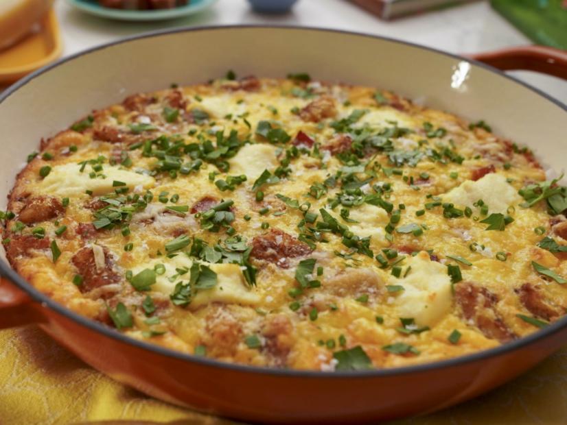 FoodNetwork's tweet photo. .@mollyyeh whips up a savory Ham Frit-Tot-Ta packed with your favorite breakfast foods: eggs, ham, cheese and (you guessed it) tots! 🤤🧀

For more brunch recipes, tune in to #GirlMeetsFarm NEXT @ 11a|10c 🍴

Get the recipe: https://t.co/eHqPkDVbdv https://t.co/1PiVjawjKE