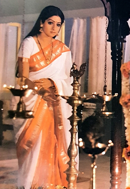 17 April 1987, the Hindi film Aulad, a pre Indian tv soap opera, melodrama with twists and turns with an all-star cast (Jeetendra, Sridevi, Jaya Prada, Vinod Mehra) was the 6th highest grosser of the year. asridevi.blogspot.com/search/label/A… #Sridevi @SrideviBKapoor #Aulad #Bollywood