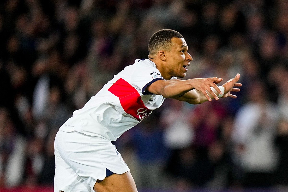 ActuFoot_'s tweet photo. 🚨 Mbappé : « La fierté de jouer pour ce club, de représenter la capitale de mon pays, c’est quelque chose de spécial. Vivre des soirées comme ça en tant que Parisien, c’est grand. » ❤️💙

(zone mixte) https://t.co/gy7qK4qBrW
