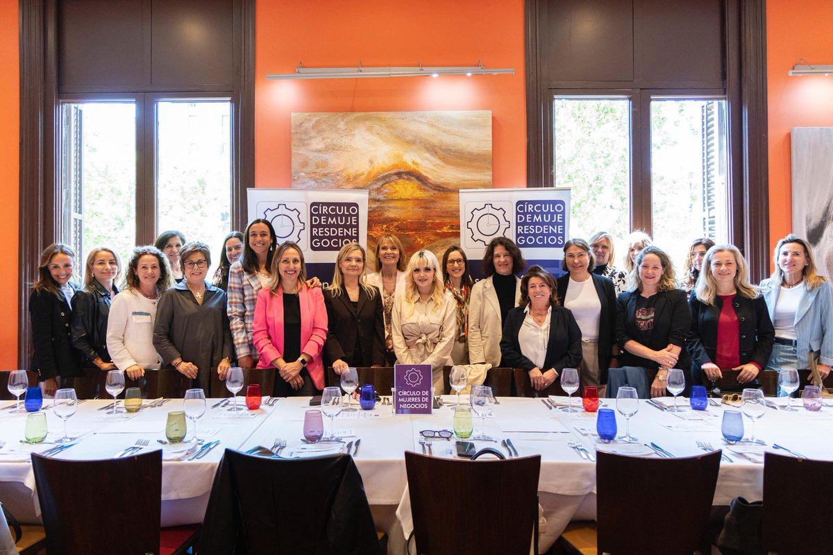 CMN_Oficial's tweet photo. Un verdadero lujo conversar con @LluisaMoretSabi presidenta de @diba y con el excelente elenco de #consejeras #directivas #empresarias #profesionales sobre como influyen los #liderazgos #femeninos en el desarrollo de los #territorios
#Diputadas #Senadoras #Alcaldesas
#Concejalas https://t.co/Fn9RVXEhyD
