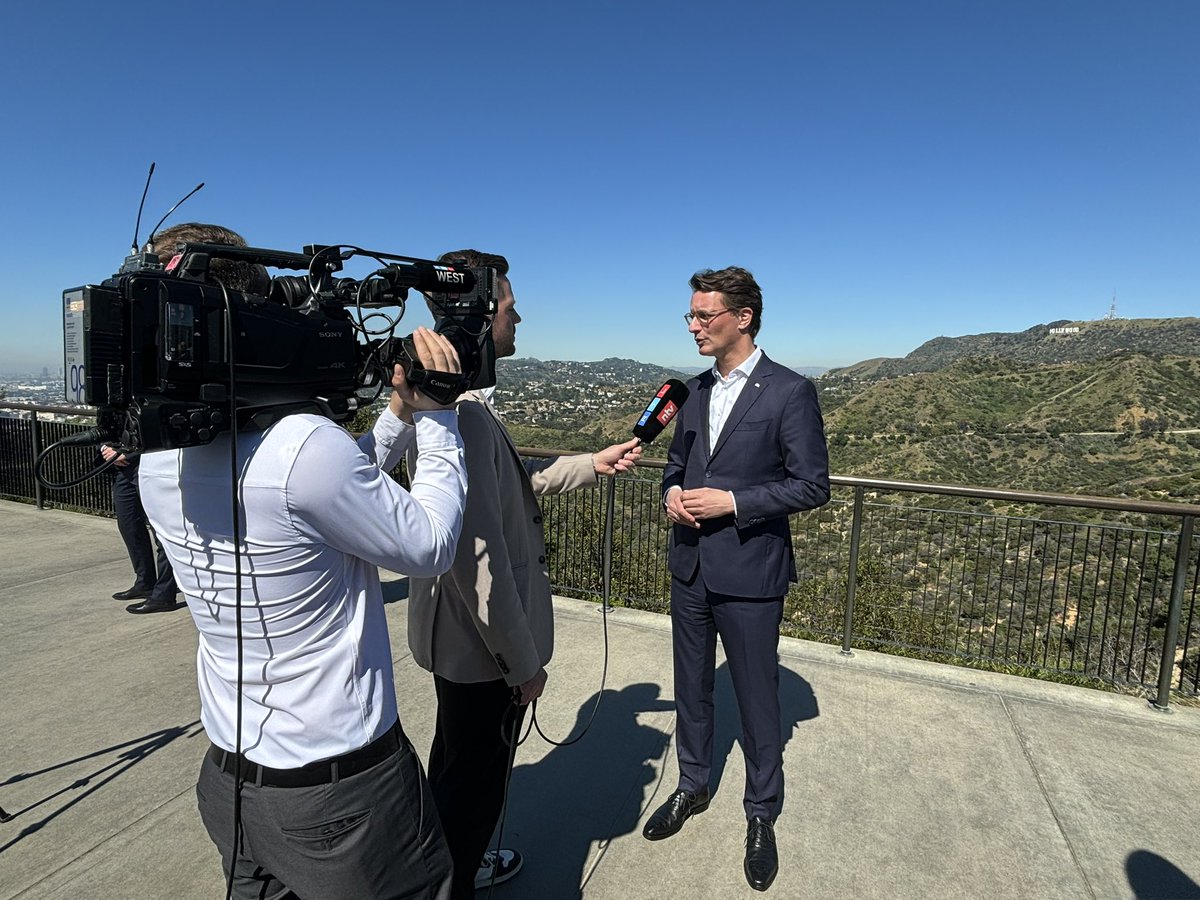 benzchristian's tweet photo. Tag 3 der #USA Reise von @HendrikWuest. Nach einem allgemeinen Statement mit Blick auf das Hollywood Sign ging es zu @northropgrumman in Palmdale - ein Partnerunternehmen von @RheinmetallAG. Beide produzieren das Rumpfmittelteil des F35-Kampfjets.
@RTLWEST https://t.co/52wOK50t4B