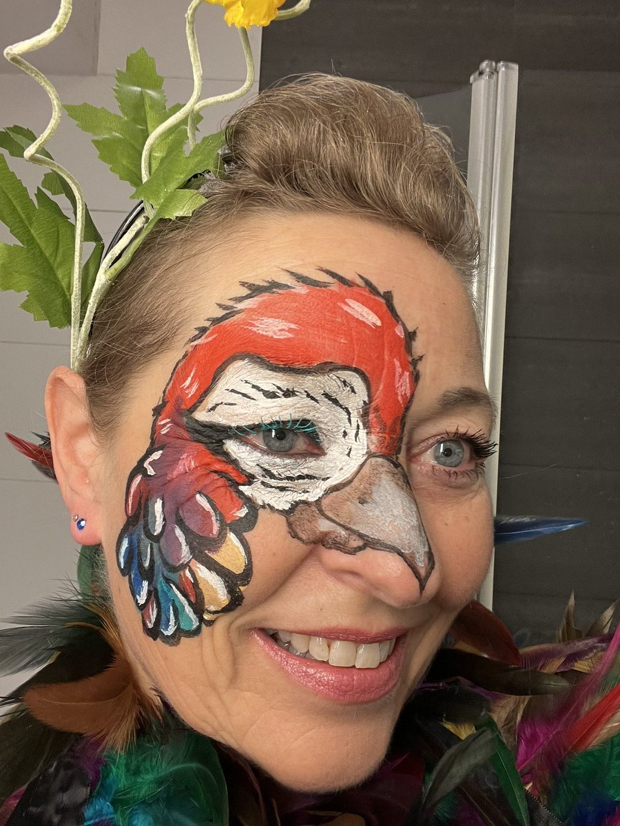 AAHamstra's tweet photo. Jungle Party 🎉 🌳 🌴 🦅 #vogel #vogelschmink #schminken #schmink #makeUp #bird #birdschmink #feathers #veren #veertjes #feest #jungle #jungleparry #party https://t.co/ZRdpvuwHmS