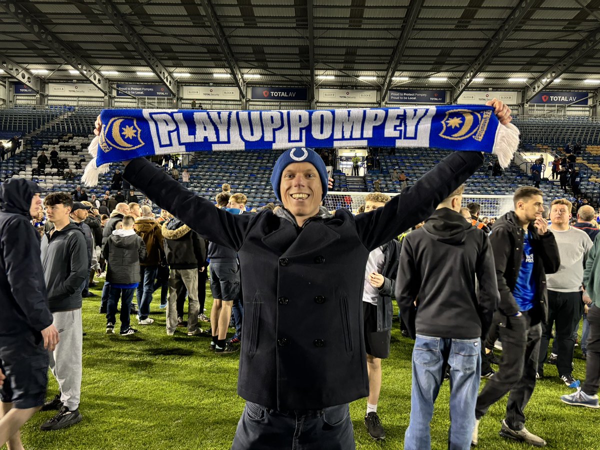 LukeAttrillPFC's tweet photo. WE ARE GOING UP! PLAY UP POMPEY 🔵🔵🔵 https://t.co/j4q6vQnKAO