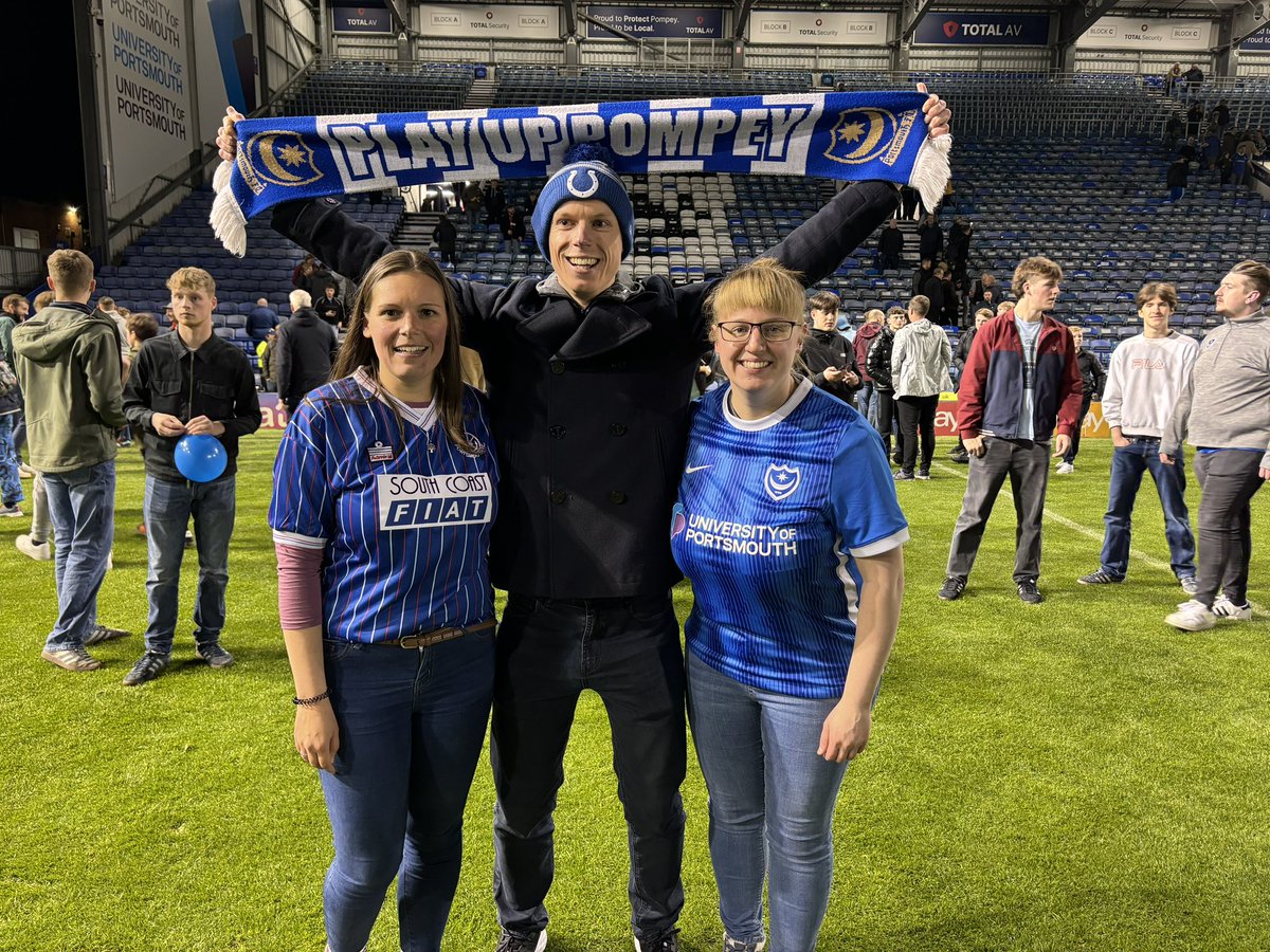 LukeAttrillPFC's tweet photo. WE ARE GOING UP! PLAY UP POMPEY 🔵🔵🔵 https://t.co/j4q6vQnKAO