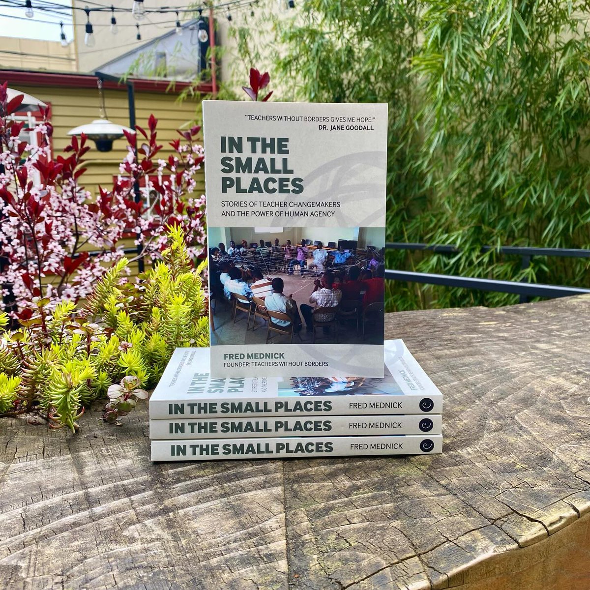 Adason15th's tweet photo. We’re BIG fans of teachers here at Ada’s. So naturally, we’re thrilled to be hosting Fred Mednick, founder of Teachers Without Borders, as he discusses his new book In the Small Places 🍎✏️

https://t.co/3YqomNzziY https://t.co/ff4sIUQexx