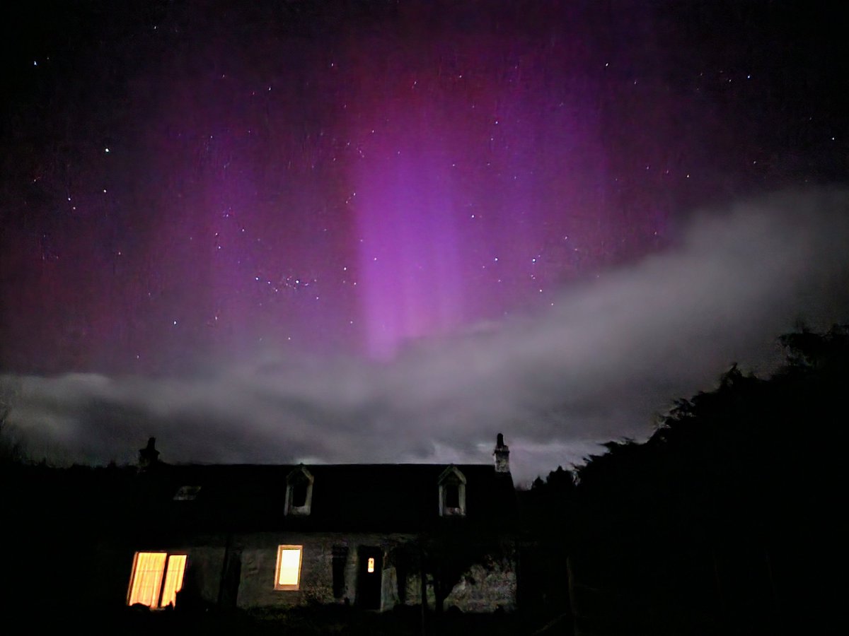 Quite a performance in the #Glen tonight....
#auroraborealis #northernlights #Glenmoriston #visitdundreggan #Highlands #Scotland 
@VisitDundreggan @8outof10bats @AbriachanForest @CATScotland1 @Leonie_Sweeney1 @clujinmyheart @HI_Voices