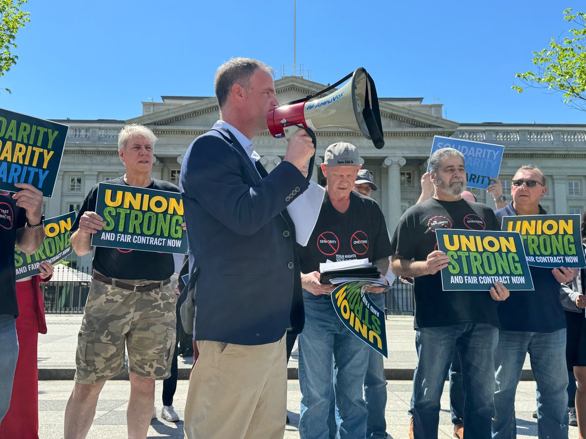 We're standing in support of the workers who print our money! IFPTE joins @DCLabor and @AFLCIO in calling on @BEPgov to stop the delay tactics and bargain a fair contract NOW!