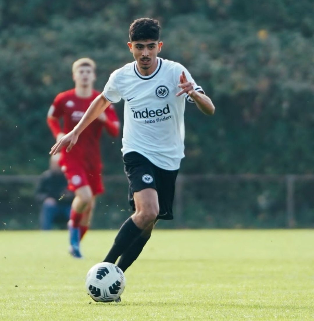 Galatasaray; Barcelona, Inter, Ajax, Juventus, Liverpool, Manchester United gibi dev kulüplerin takip ettiği Kebir Ali Canpolat'ı kadrosuna kattı.

Ali, Frankfurt u17'de devam etmek istemedi.