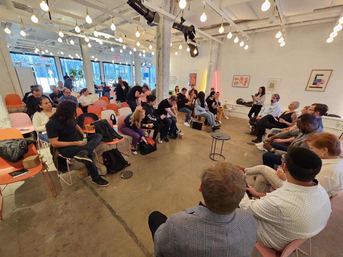 MordyOberstein's tweet photo. Huge turn out at SEOFomo + @WixStudio! Great panel @iPullRank was epic (of course!) - Brilliant insights from @lilyraynyc @chrisgreenseo etc! @rustybrick was there. @NickLeRoy and @JShehata jumping in as well!!!

Huge shoutout to the amazing @aleyda! https://t.co/Mj1Sg6YnkG