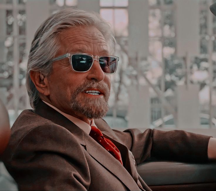 ¡La idea de Michael Douglas para su personaje en 'ANTMAN AND THE WASP QUANTUMANIA' era una muerte heróica! 'Me hubiese gustado tener una muerte seria, con todos estos grandes efectos especiales. Tiene que haber alguna forma fantástica de reducirme al tamaño de una hormiga y…