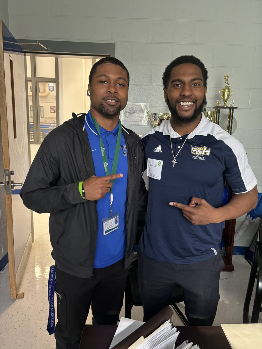 dawsonmcneil1's tweet photo. Appreciate my former high school teammate and current DBs coach at @EmoryHenry_FB for coming to check out our Lions today!!! #LakeLegend @coachpaschal_ @CoachMo25 @RecruitWestlake https://t.co/OtPoqp96QU