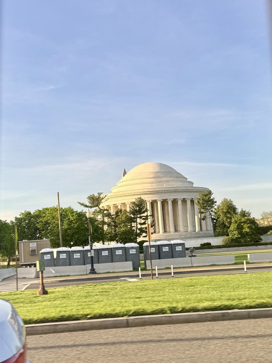 Quite the view this evening coming back from an event with ⁦@GinaRaimondo⁩ talking about the rural #broadband initiatives in #IIJA and our joint efforts to bring #InternetForAll a reality with ⁦@NTCAconnect⁩ providers at the table. #BuildBroadbandWithUs