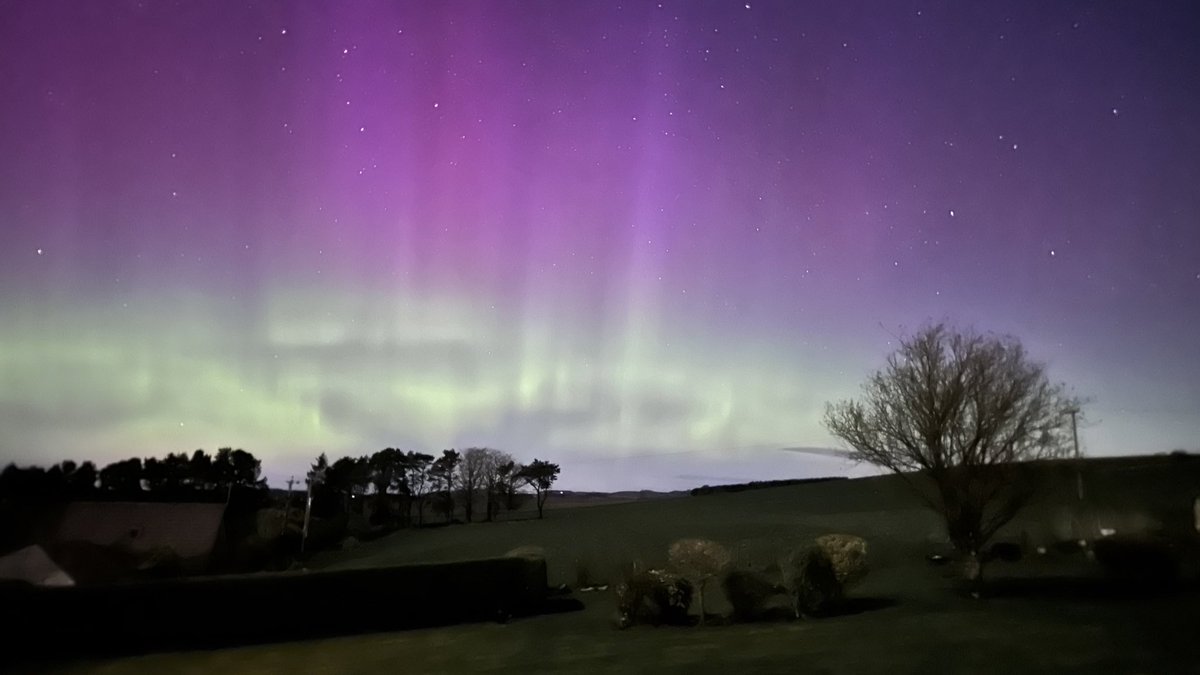 An end to a perfect day the #NorthernLights appeared in the sky tonight over Kinross Scotland it was breathtaking to watch it.