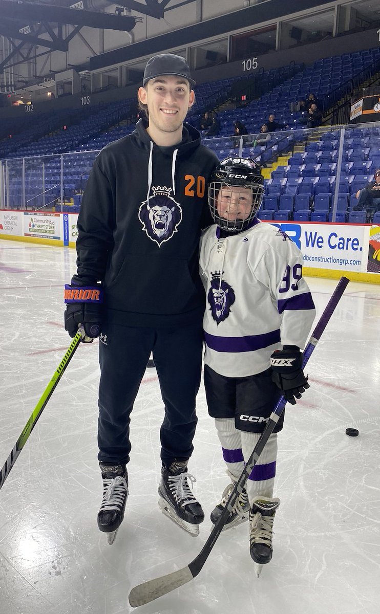 BIG stick taps to all of the players who joined our Youth Hockey practices this season! 🏒

Always great to see the pros join our youth players at practices, Learn to Play sessions and clinics, presented by <a href="/VisionsFCU/">Visions Federal Credit Union</a>.

Upcoming Skills Clinics 👉 bit.ly/4993nvk