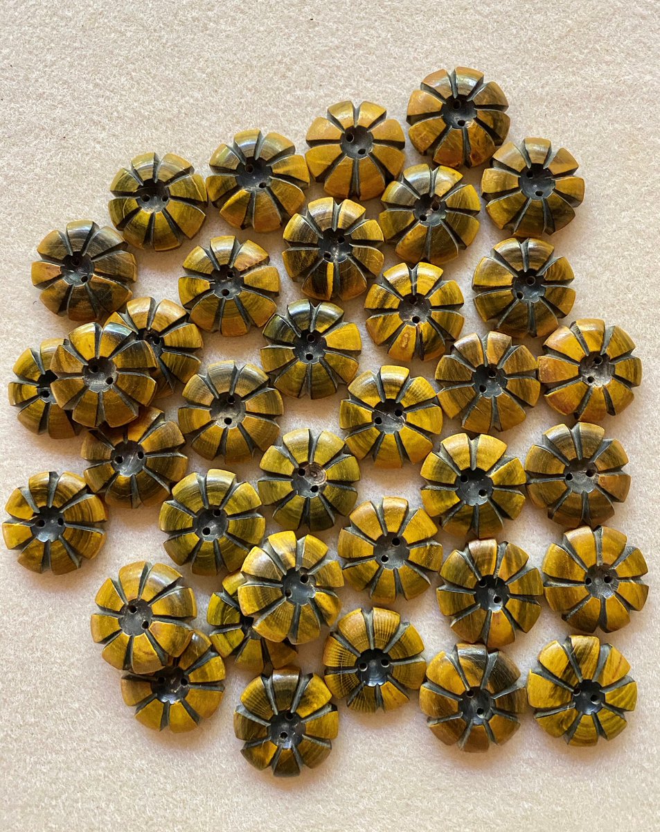 68 Vintage 18mm small round 2 holes plastic flower design buttons lot of 68 by BySupply tuppu.net/c0b02bf6 #Etsy #bysupply #SewingSupplies