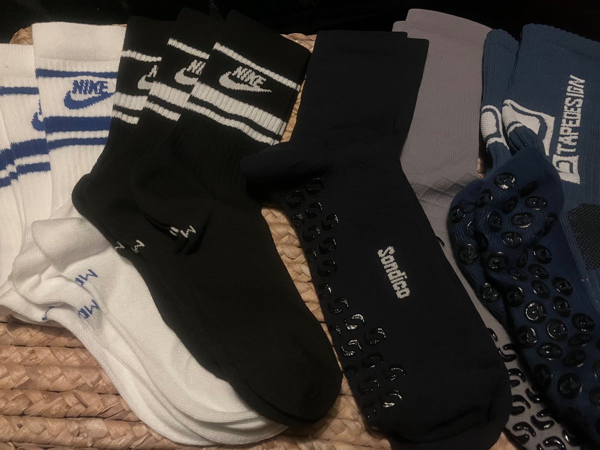 net_voyeur's tweet photo. May have got carried away with purchases today, thinking about @feetonfriday. 😈 Tho, #MethodInMadness new socks will be v. functional! On Left: Nike for looking good with increased #Gym visits &amp; On right: Grip Socks for improved #RunTraining!🤞1st #triathlon in 4 weeks!! 🏊‍♀️🚴‍♂️🏃‍♂️ https://t.co/xW1BHFMQzn