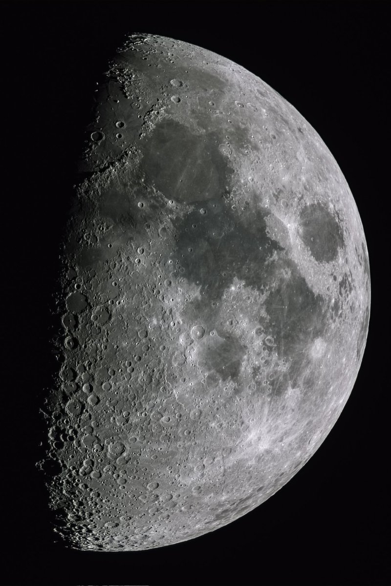 Tonight's waxing gibbous moon. Best 100 of 727 frames. #MoonHour