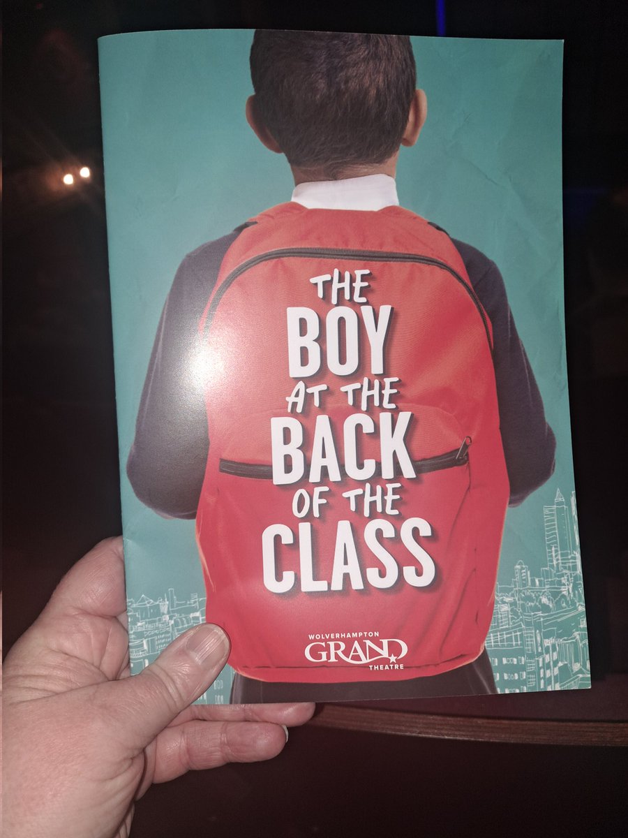 ⭐️⭐️⭐️⭐️ 'The Boy at the back of the class is gorgeous, a heartwarming tale that is performed by a winning cast.' The Boy At The Back Of The Class: Warm And Wonderful @WolvesGrand @boyatbackplay fashion-mommy.com/the-boy-at-the…
