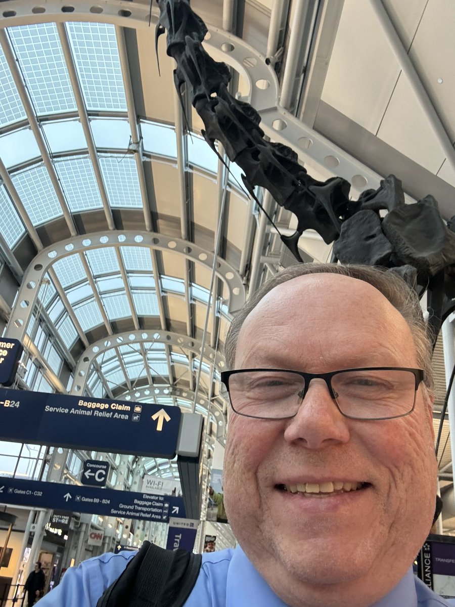RichardKlee1's tweet photo. Is someone looking over my shoulder? On my way to Baltimore via O’Hare to learn and share opinions with a group of 50 school superintendents at #AASAFocusGroups and picking up cool things to share back in Michigan. https://t.co/hXQQr902Gj