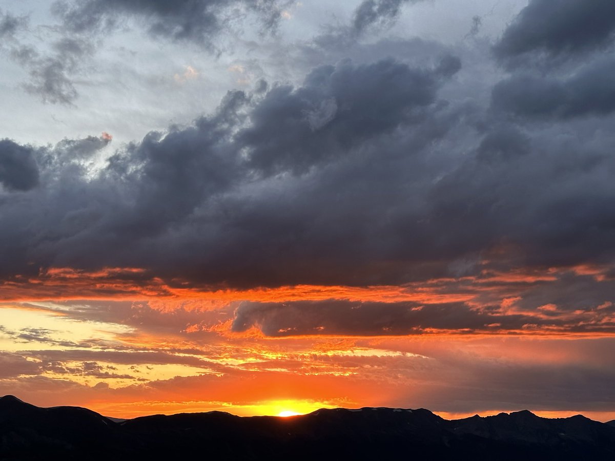 Good night…

Rest well tonight. Dream big. Love boldly. Sleep tight. ❤️

Baldy Mtn, Breckinridge…evening jeep ride in August. 🔥