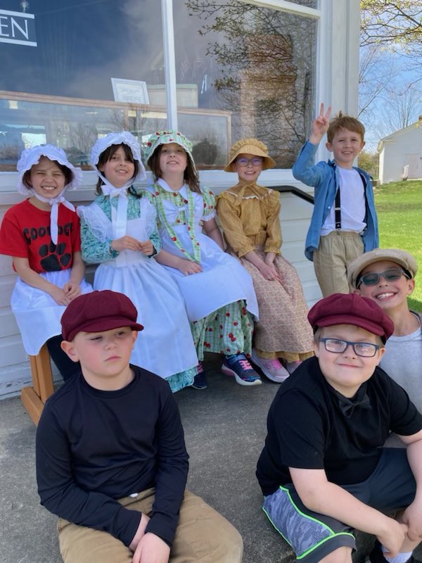 Thank you to the LPS Foundation for giving so many of our 2nd graders the opportunity to dress up for our one room schoolhouse field trip! It was a fantastic day of fun and learning! @CoolidgeCougars @LPS_Foundation #livoniapride