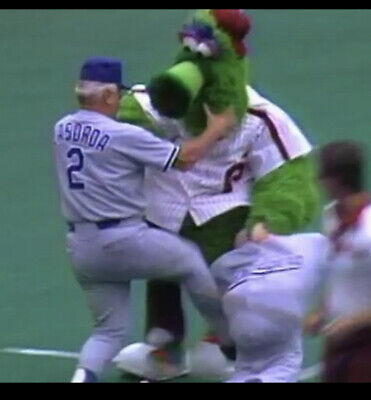 EdwardMurrayIII's tweet photo. The anniversary of the birth of the #PhillyPhanatic is coming up later this month. One of the great memories of him was in 1988. When Tommy Lasorda was a poor sport. He couldn't take the Phanatics light hearted taunting. https://t.co/UqLA311GiV